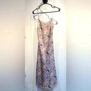 Cali Dreaming Dress XS Open Scoop Back Detail in a dusty Peach Navy color